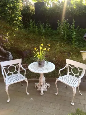 two chairs and a table with a potted plant on it at Hunetorpvej Holiday Apartment in Blokhus