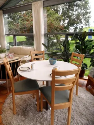 a white table and chairs in a living room at Enkeltværelse in Vestervig