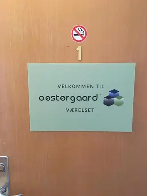 a sign on a bathroom door with a sign on it at Roslev Hus in Roslev