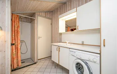 a laundry room with a washer and dryer at Holiday Home Østersvej Fjerritslev Xii in Fjerritslev