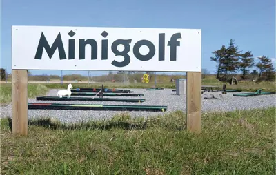 a sign that says minutet sitting in a field at Humlebo in Vemb