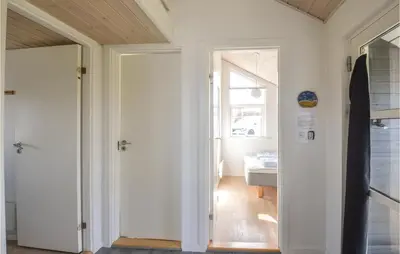 a hallway with a door leading to a bedroom at Holiday Home Astersvej in Lemvig