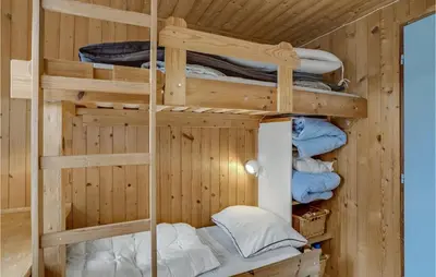 a room with bunk beds in a cabin at Holiday Home Svenstibakkevej Ii in Frøstrup