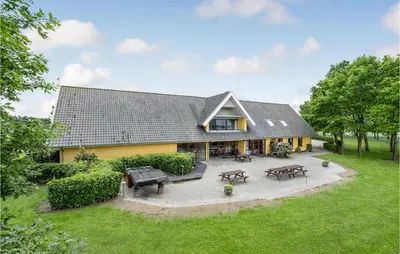 an aerial view of a house with a backyard at Rishøj in Løgstrup