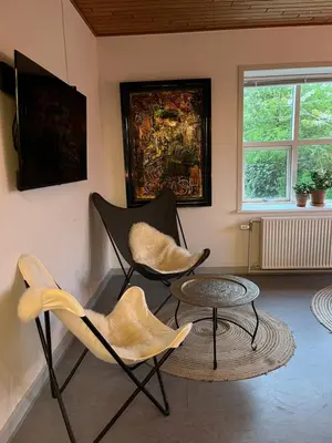 two chairs and a table in a room at Room 6 - Hawkraft Kulturhotel in Vestervig