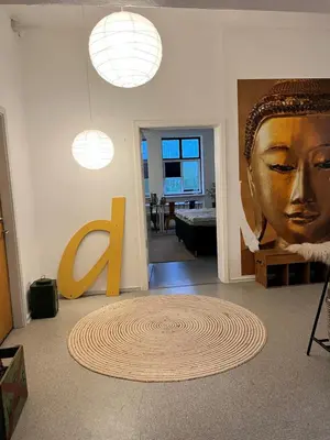 a living room with a large head on the wall at Room 4 - Hawkraft kulturhotel in Vestervig