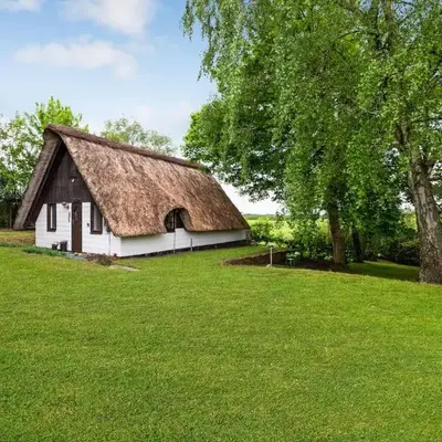 Beautiful Home In Løgstrup With Wifi