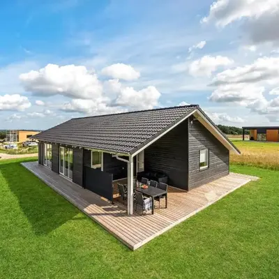 Beautiful Home In Løgstrup With Kitchen