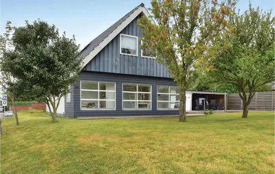 a house with a gambrel roof at Cozy Home In Lemvig With Wifi in Lemvig