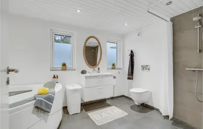 a bathroom with a sink toilet and a mirror at Pet Friendly Home In Spøttrup With Wifi in Spottrup