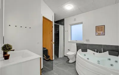 a white bathroom with a tub and a toilet at Beautiful Home In Spøttrup With Wifi in Spottrup