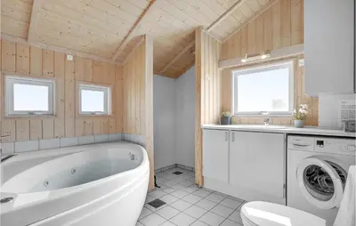 a bathroom with a tub and a washing machine at 3 Bedroom Stunning Home In Thisted in Thisted