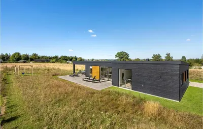 a black modular house in a field at Pet Friendly Home In Løgstrup With Wifi in Løgstrup